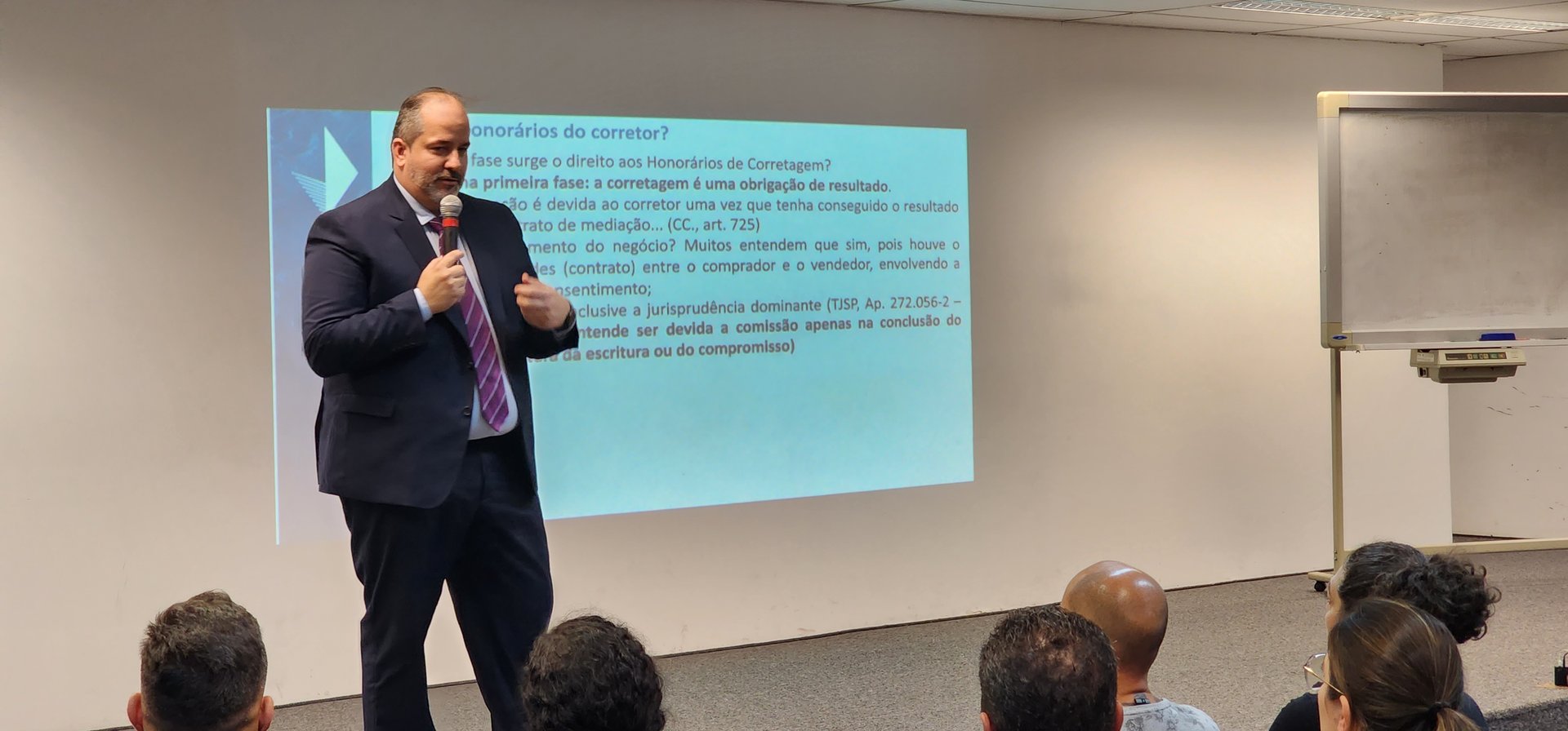 Douglas Vilar palestrando