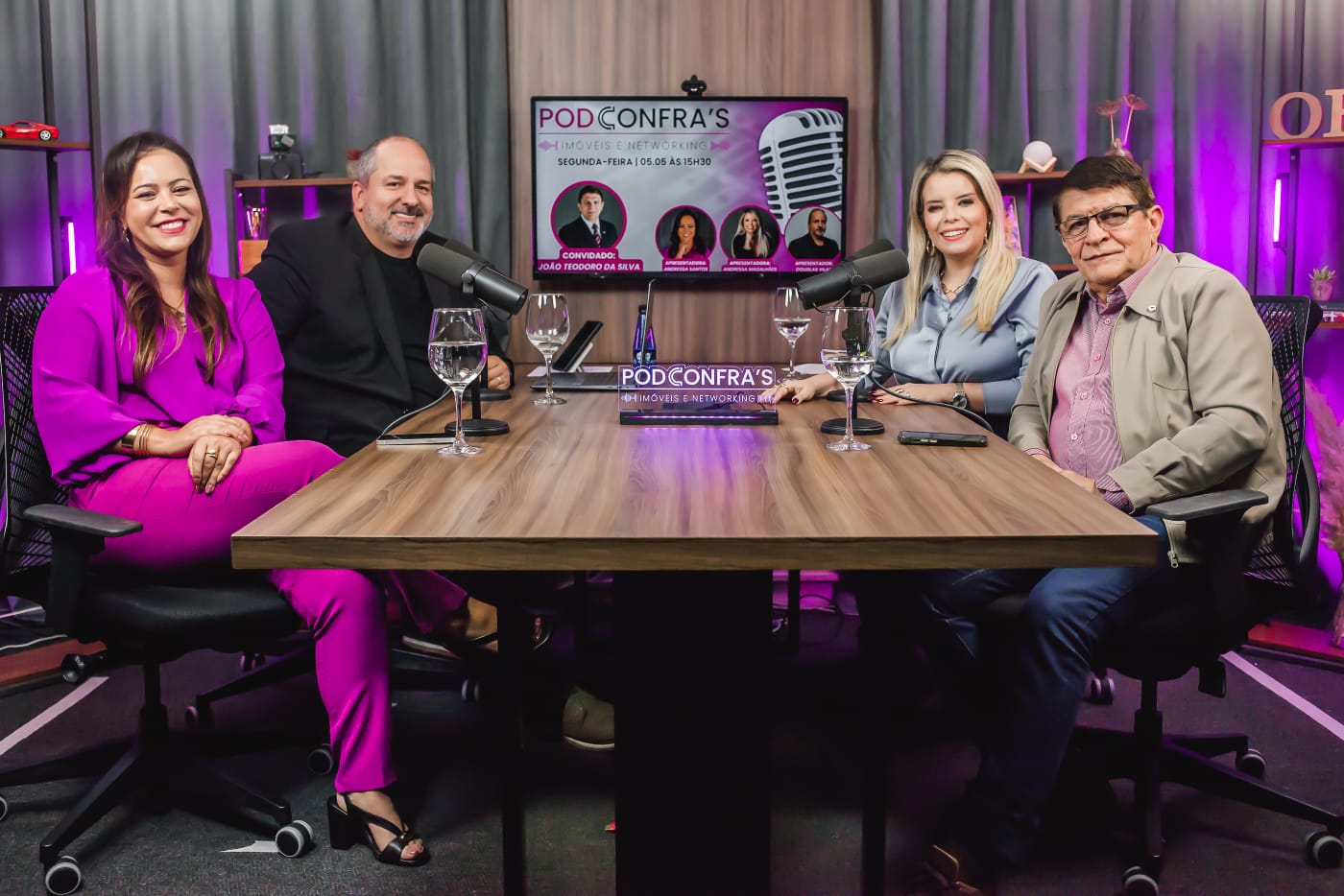 Douglas Vilar no estúdio PodConfra's